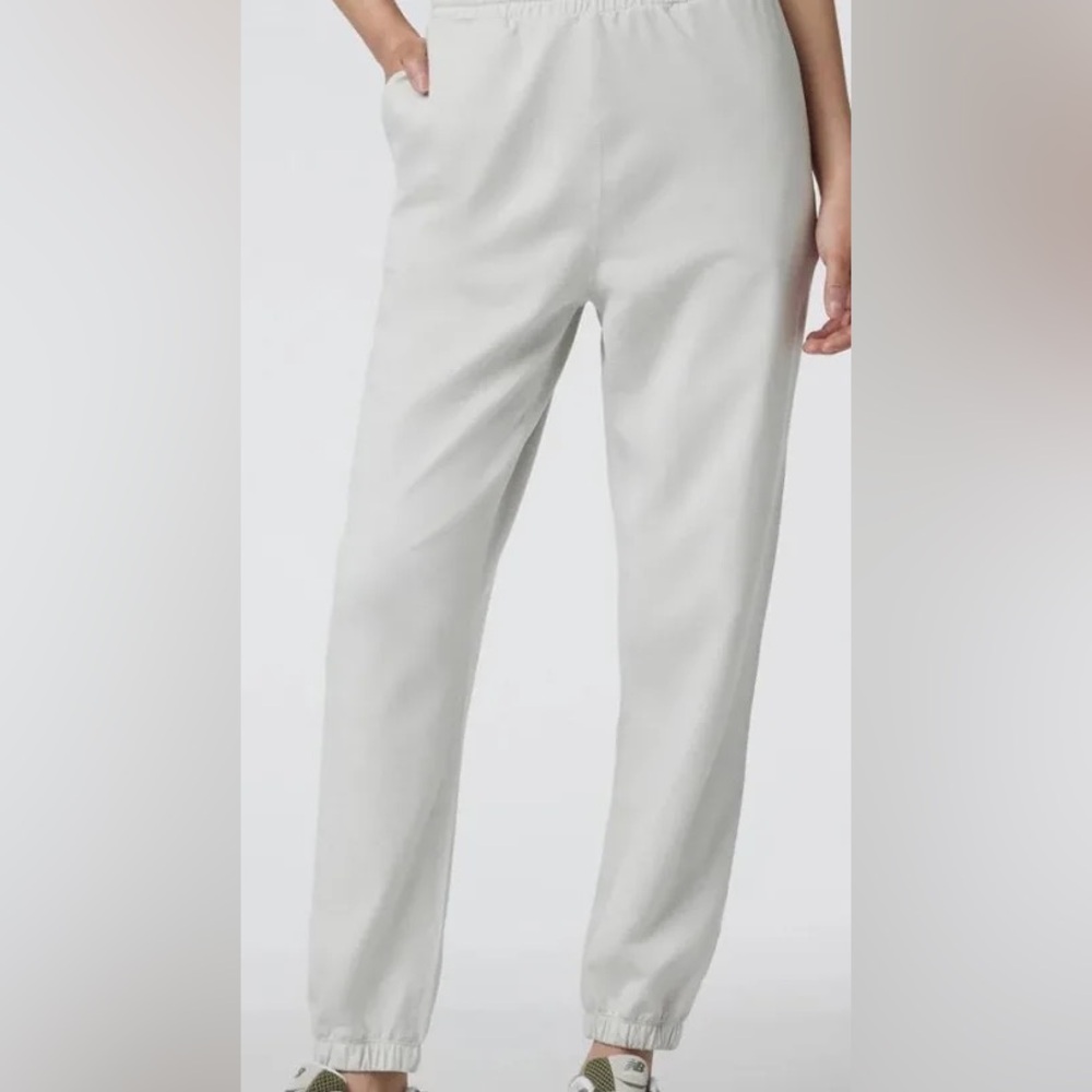 Vuori Women's boyfriend joggers